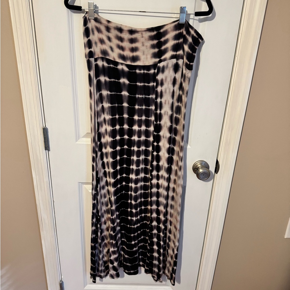 Frumos Black and Cream Tie-Dye Maxi Dress